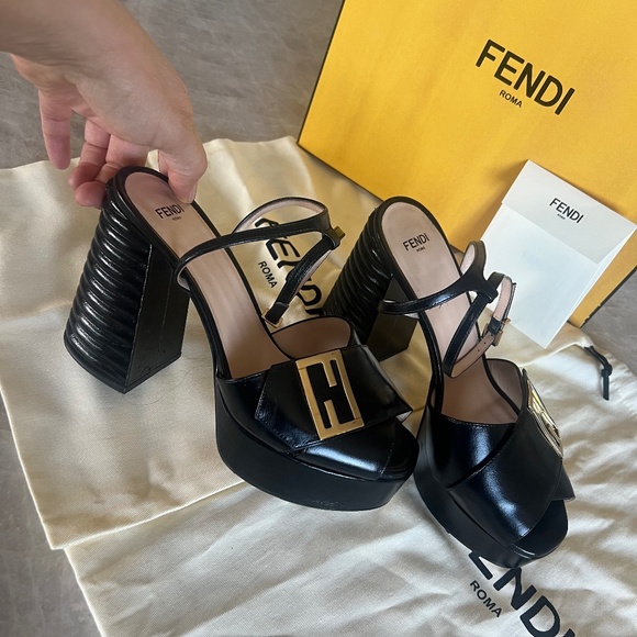 Fendi Shoes - Fendi women’s pump Zucca